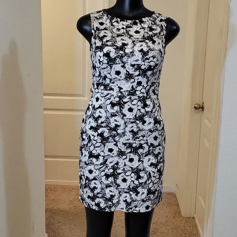 ANNE TAYLOR LOFT SLEEVELESS RUFFLE ROUNDNECK ZIPPER CLOSURE MINI DRESS - Picture 2 of 16